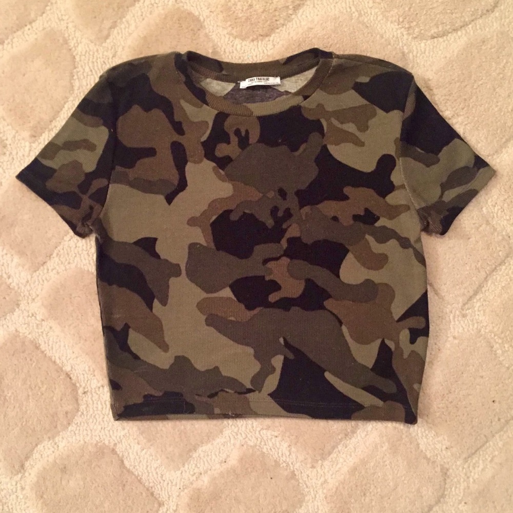 Zara Trf - Cropped t-shirt. (NWOT)
